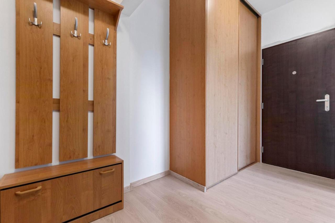 Apartment 20 Minutes From City Center W Netflix, Coffee Or Tea & Parking Братислава Екстериор снимка