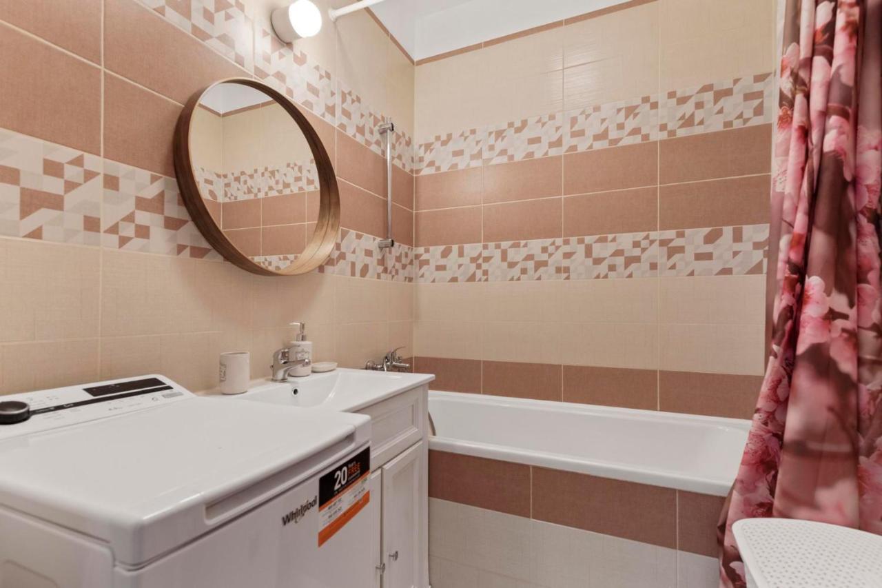 Apartment 20 Minutes From City Center W Netflix, Coffee Or Tea & Parking Братислава Екстериор снимка