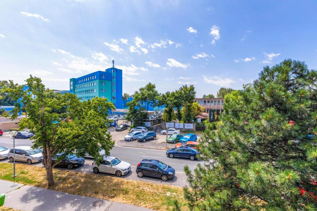 Apartment 20 Minutes From City Center W Netflix, Coffee Or Tea & Parking Братислава Екстериор снимка